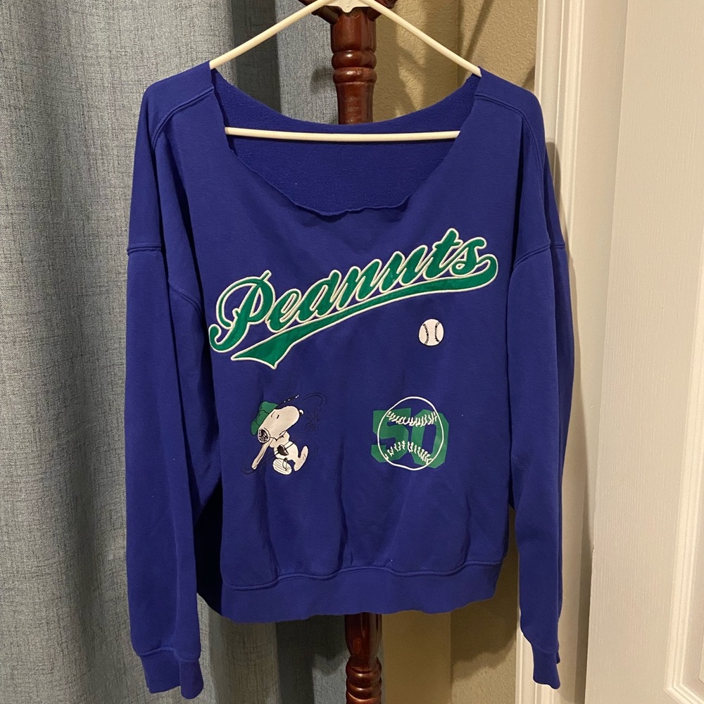 Snoopy Peanuts Baseball Women’s Blue Long Sleeve Sweatshirt Raw Hem Neckline M